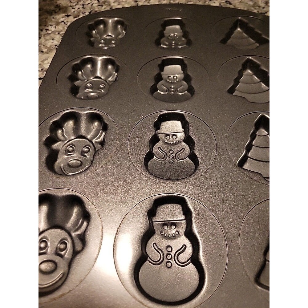 Wilton Christmas Cookies Sheet 12 Cavity Snowman, Reindeer, X-mas‎ Tree  Used - Picture 3 of 5